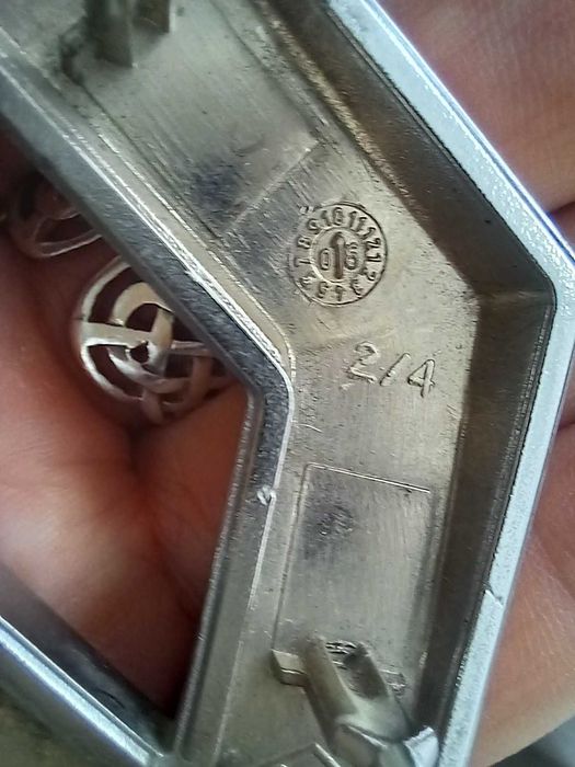 Автомобилнa емблема Рено