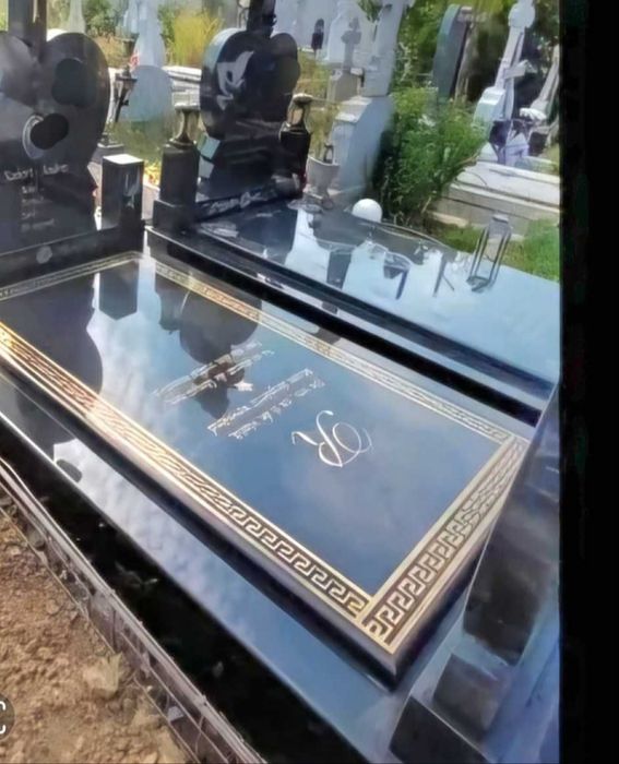 Cavouri cripte borduri cruci din granit marmura in toată țara