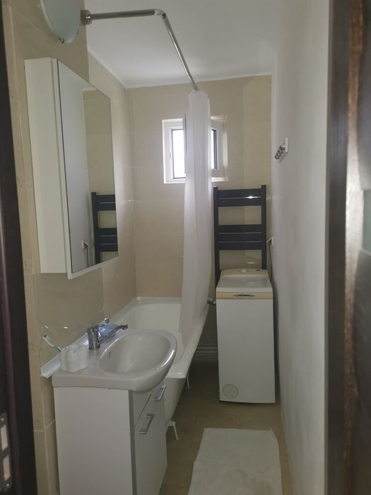 Închiriez apartament cu 2 camere