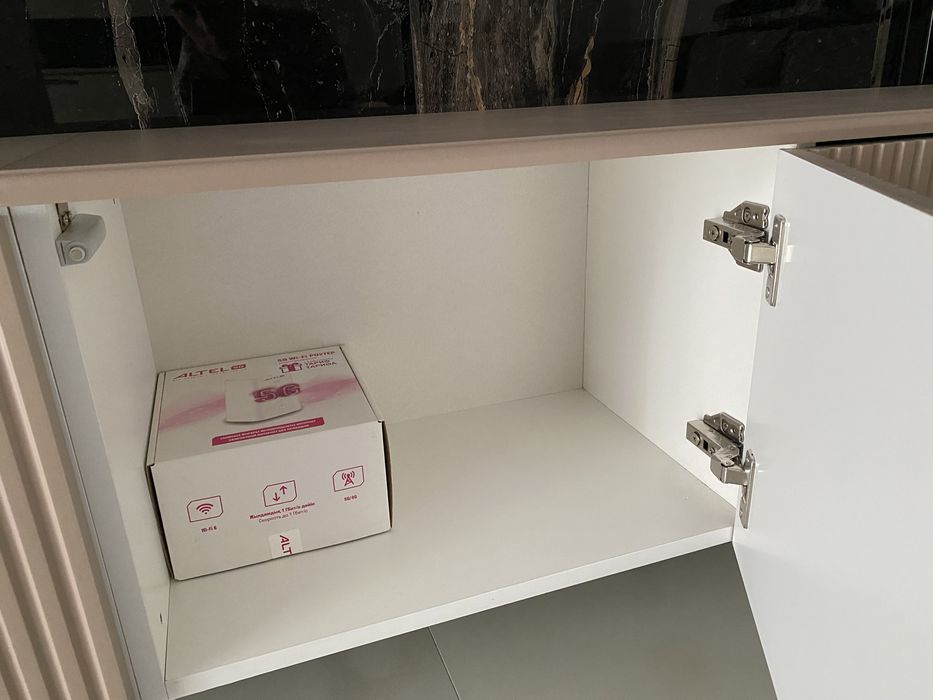 Продам тв тумбы две по полтора метра