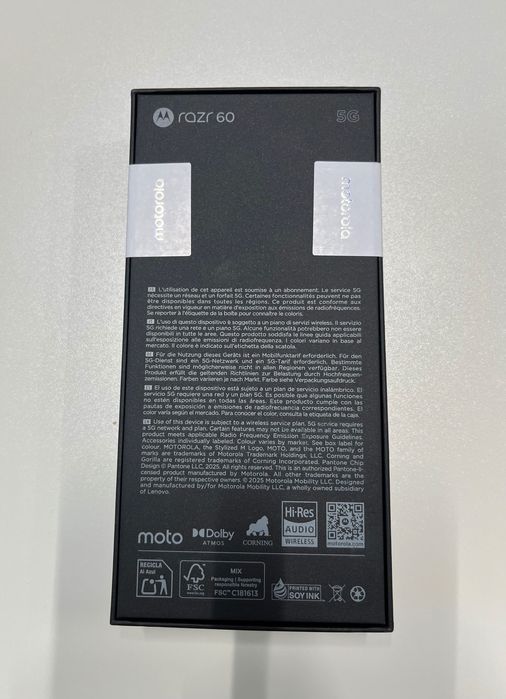 НОВ НЕРАЗОПАКОВАН motorola razr 60 8 Gb/256 Gb