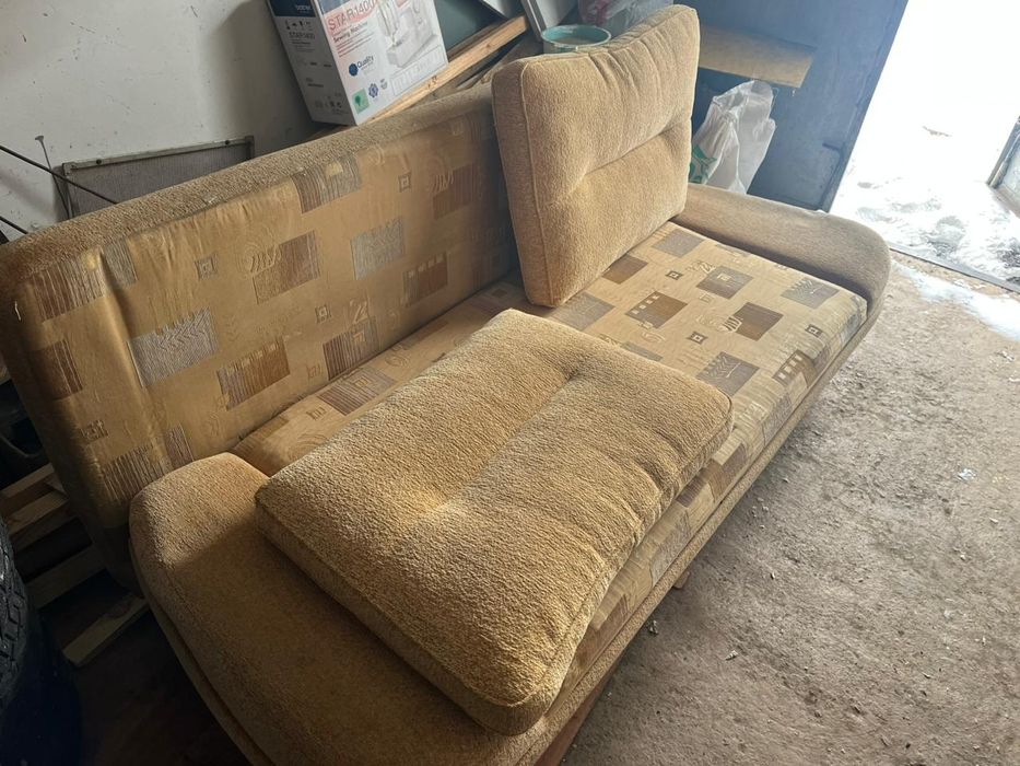 Продам диван б/у почти новый