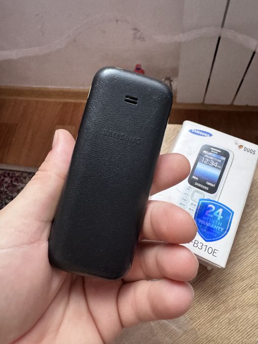 Мобильный телефон Samsung.