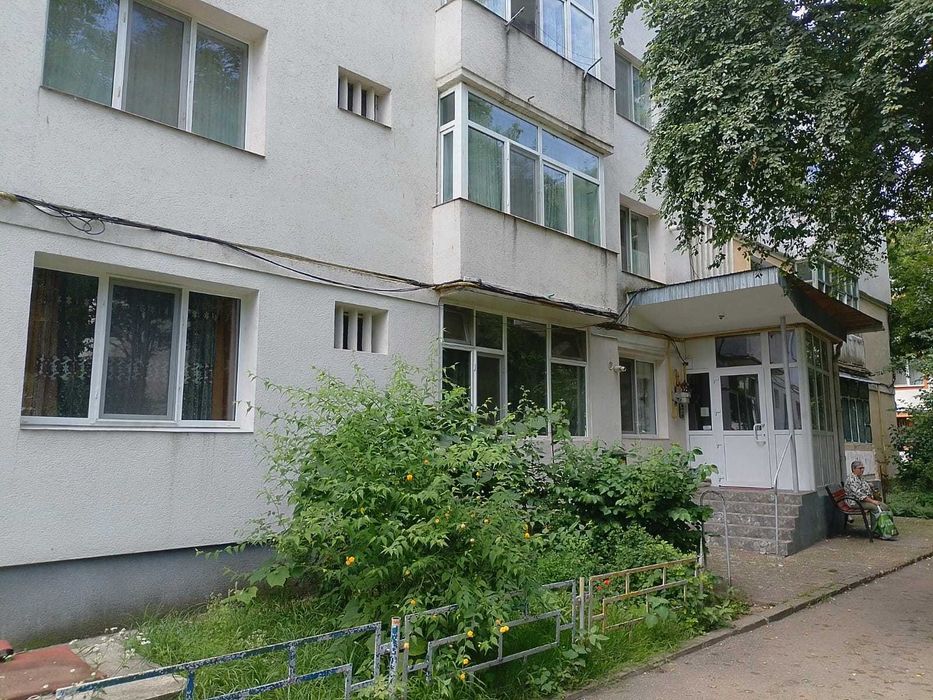 Inchiriez apartament 2 camere, parter,ultracentral in Pascani