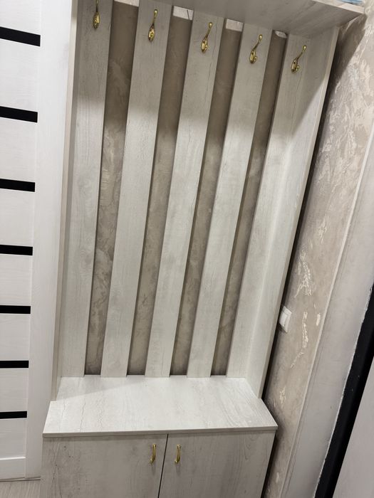 Прихожка шкай продам срочно.