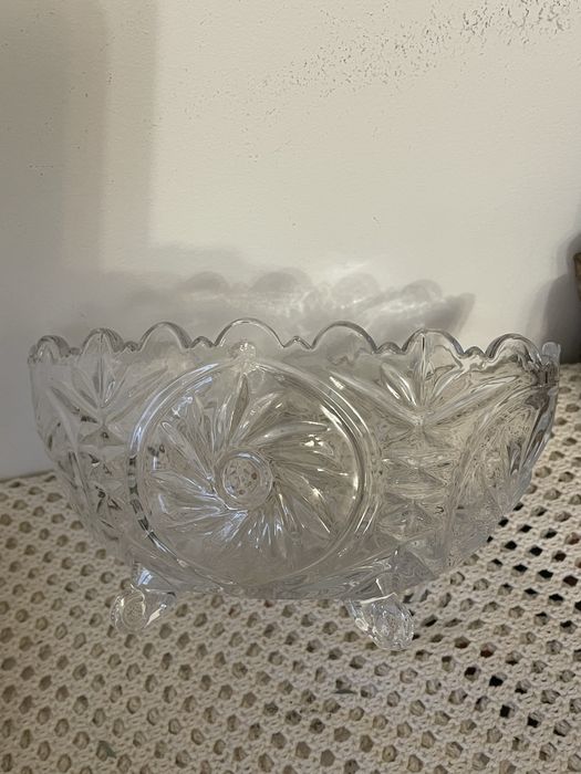 Вазу хрустальную продаю