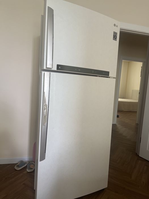Продам большой холодильник LG