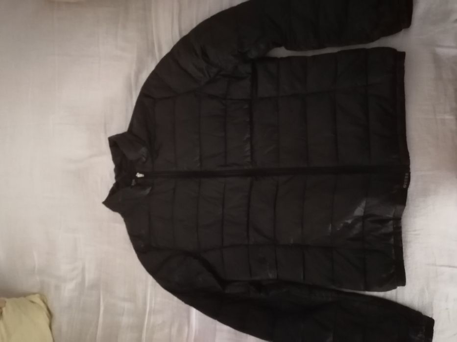 Продавам яке "GUESS" унисекс