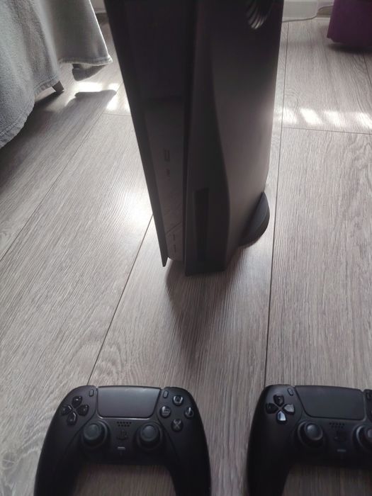 Playstation 5 Disk  (banata online ) + 2 manete ps5 + 2 jocuri