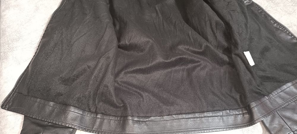 Продам мкжкую куртку кожзам