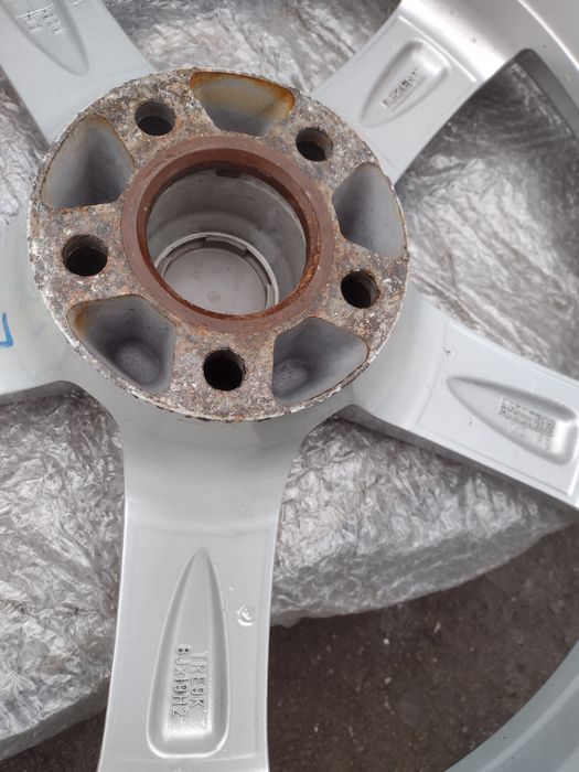 DEZENT 19-5x108 ET45 8j Ford Kuga