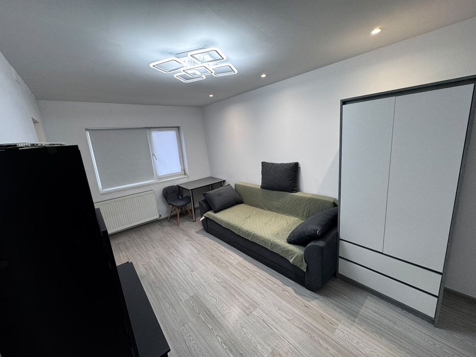 Vand garsoniera renovata recent