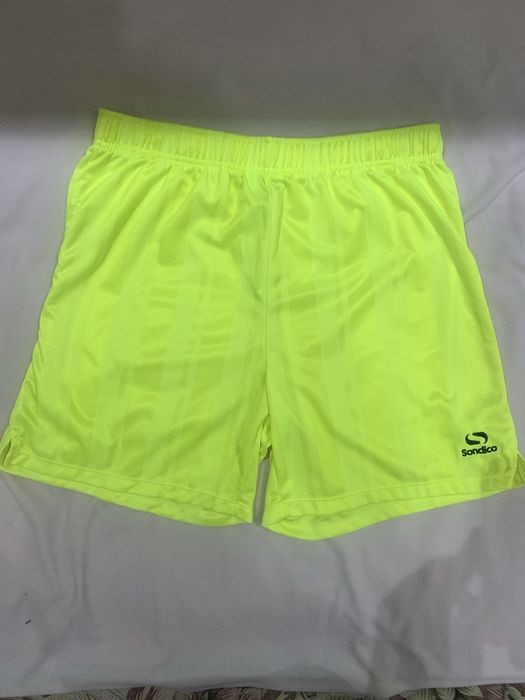 Продам комплект футбольной / теннисной формы. Размера M.