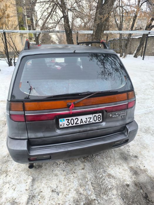 Митсубиси Спейс вагон