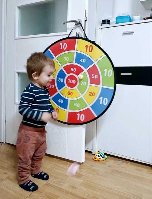 Joc dartz pentru copii cu mingi cu scai / țintar