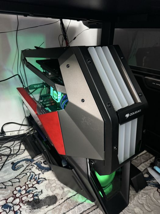 Gaming kompyuter  holati ideal srochno sotiladi hamma narsalari bilan