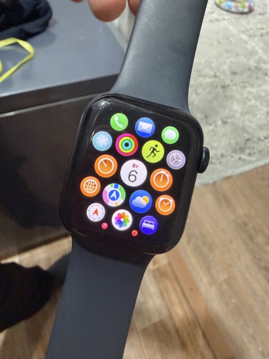 Продам Apple Watch se 2