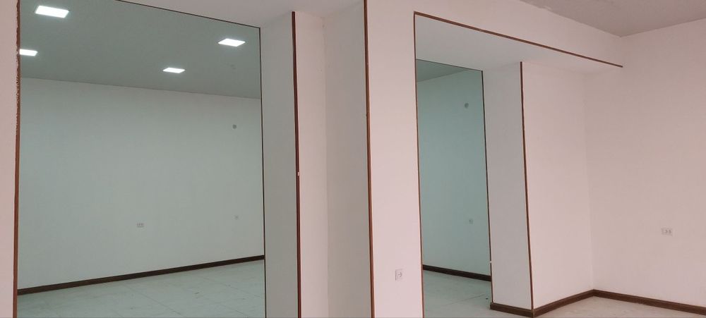 Савдо дукони, бизнес учун кулай жойда жойлашган, фасад кисми кафел бил