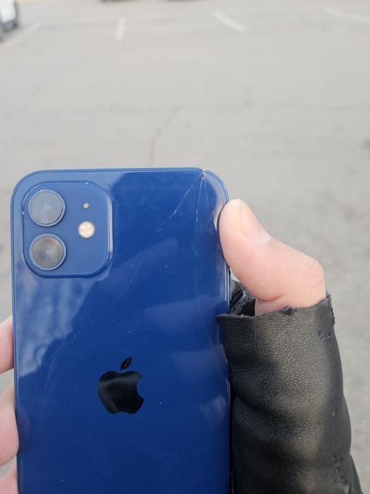 Айфон 12        .