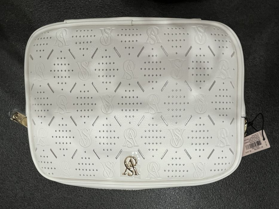 Чантa и портмоне на Victoria's Secret