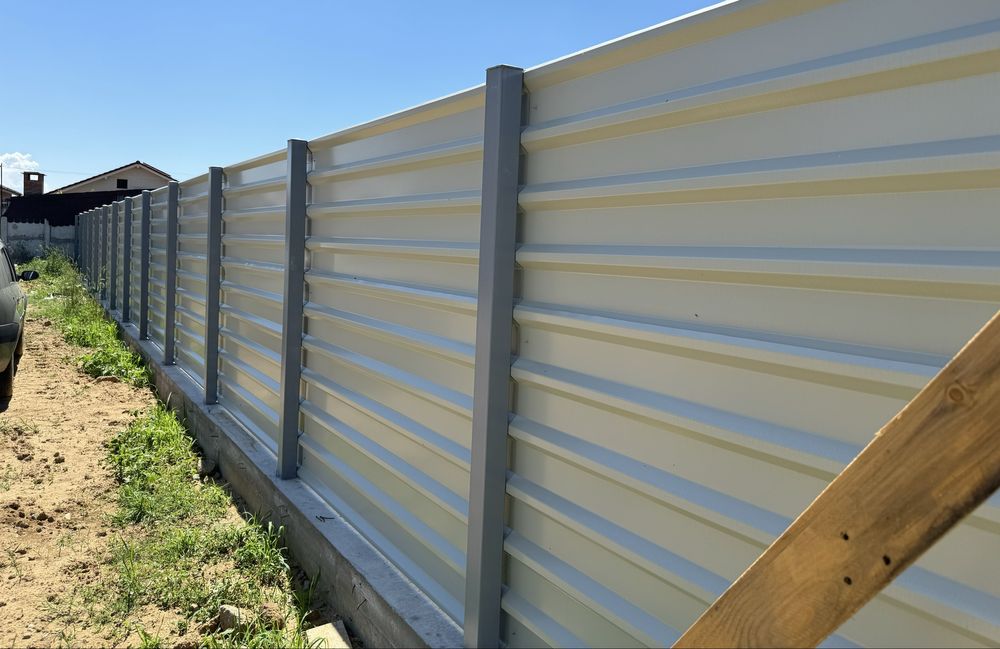 Gard din tabla cutata Viking, model T35 fatada, vopsita electrostatic.