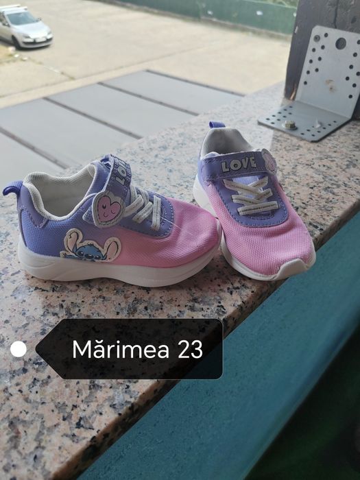 Adidasi fetițe 23