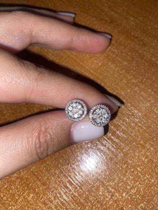 пусеты с бриллиантами