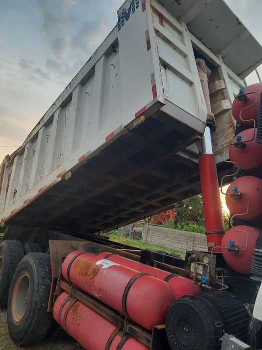 HOWO SINOTRUK
йили 2020
пробег 76 000
завадской газ  8та балон
каробка