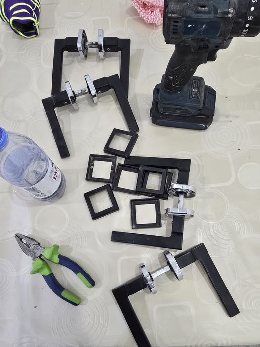 Двери белые и косяки