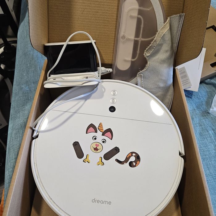 Робот пылесос с камерой