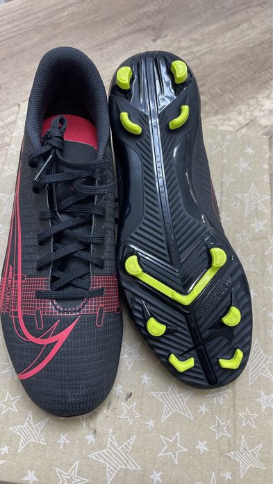 Футбольные кроссовки
