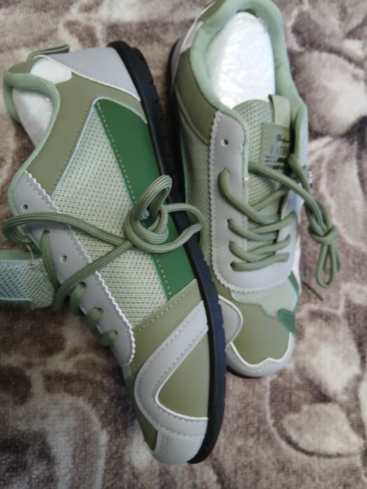 Продам новые кросовки