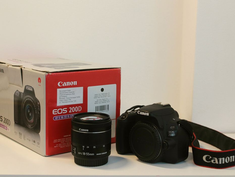 Canon 200 D DSLR 24mpix  + EF-S 18 55 STM