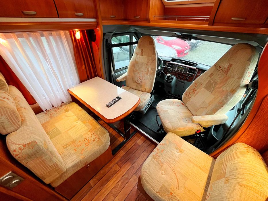 Autorulota FORD HOBBY Van - Semi-Integrata - Panouri Solare