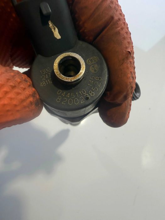 Injector Renault Trafic 1.9 dCi cod 0445110146