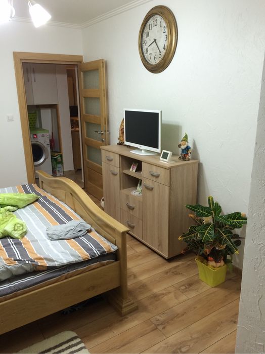 De închiriat apartament 3 camere