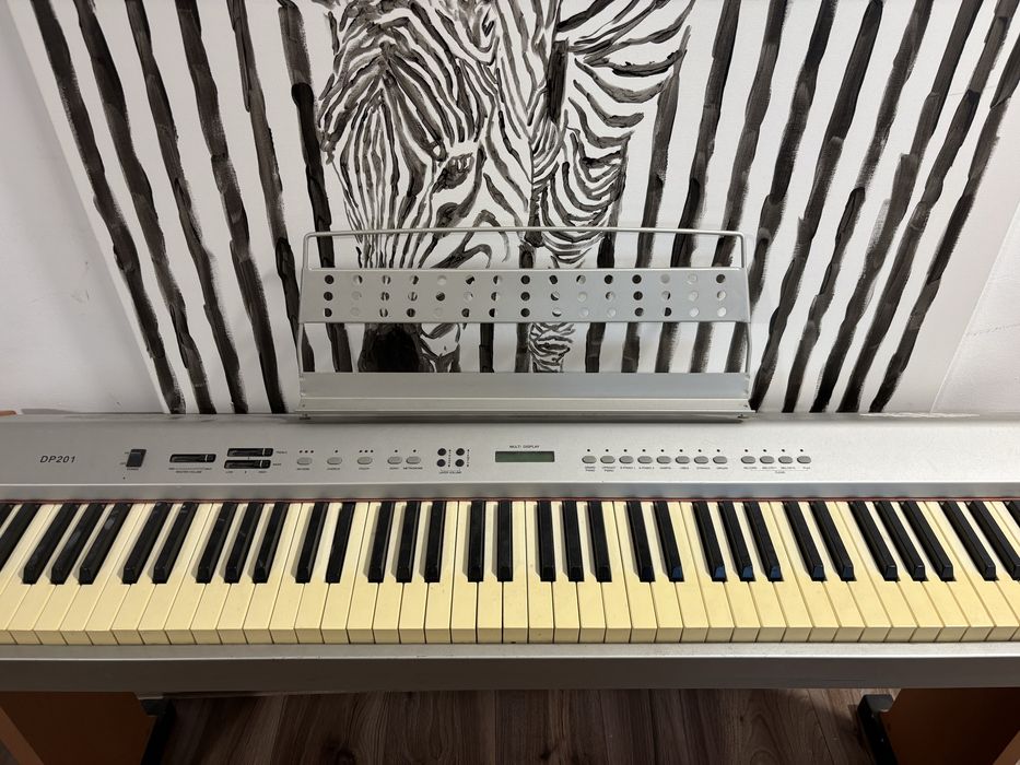 Pianina Hemingway DP 201