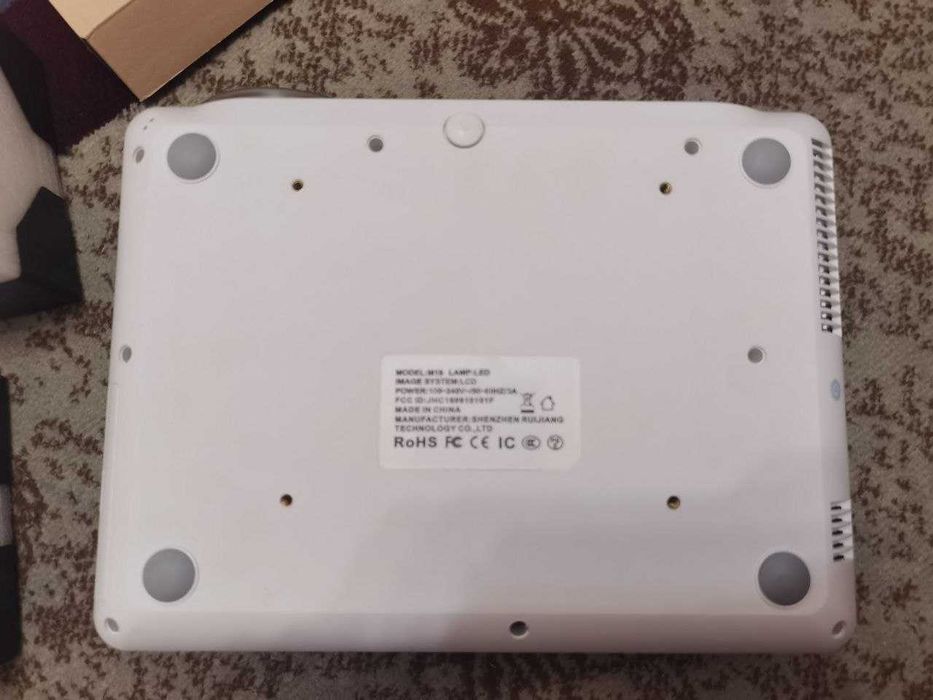 Проектор M19 с честными 1920х1080. Торга нет.