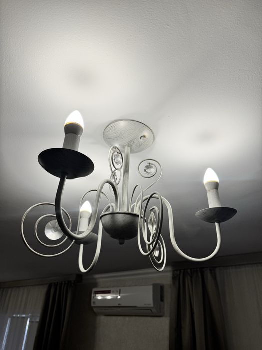 Продам Люстры все по 10000