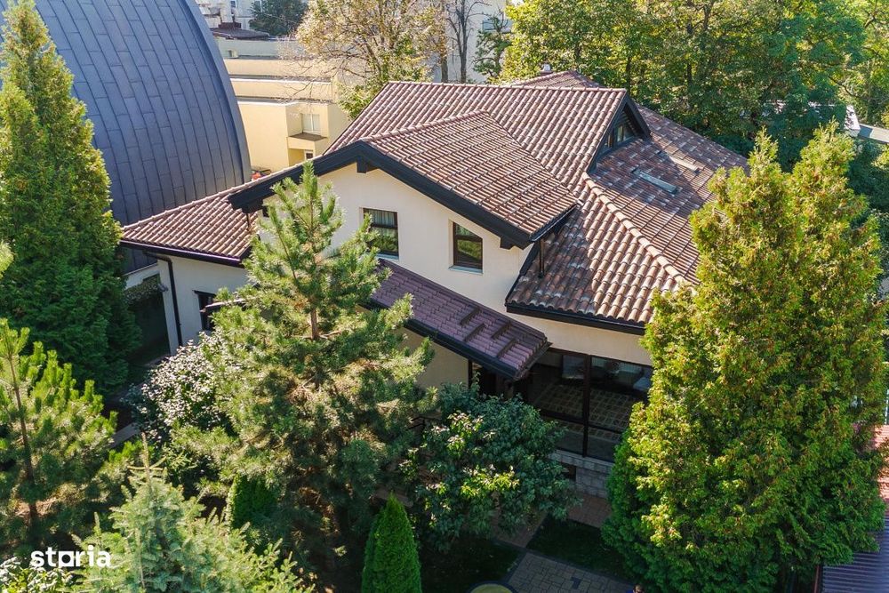 Vila Grandioasa 650 mp+Spatiu Comercial 110 mp Tatarasi Teren 968 mp