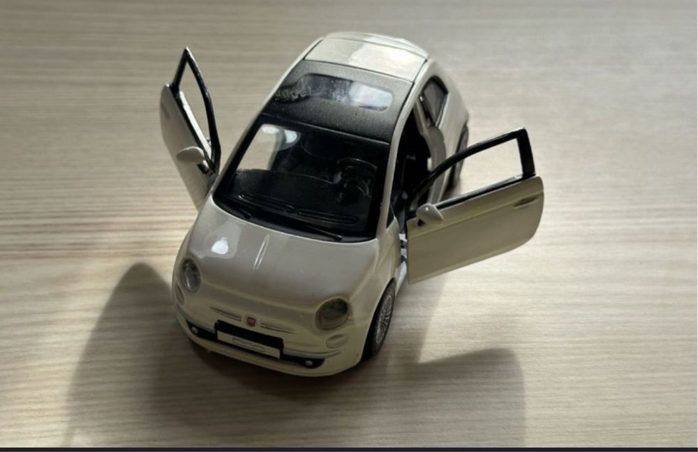 Macheta metalica Burago 1/32 FIAT 500
