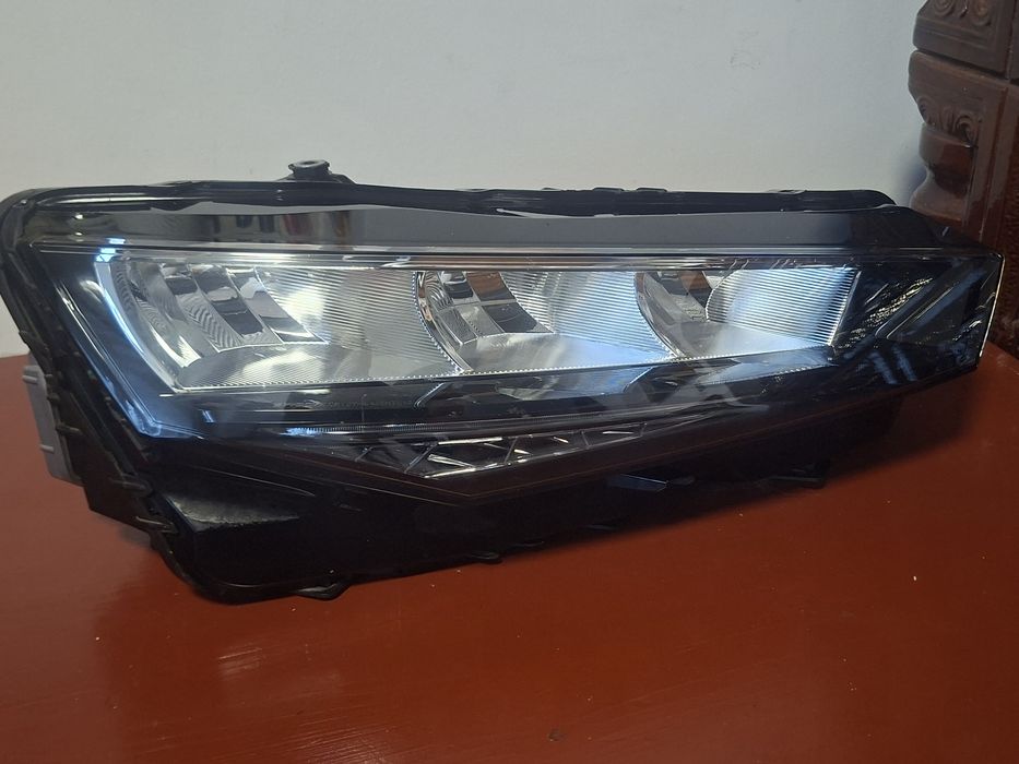 Far dreapta halogen / led skoda skala