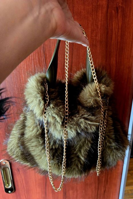 Кокетна чанта в зелено.