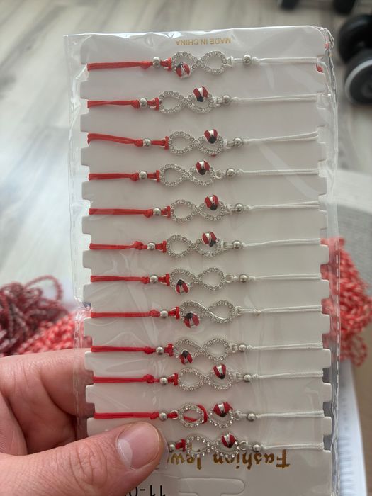 Мартеници на едро