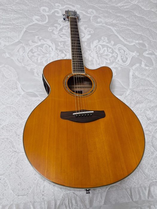 Продам Гитару профессиональная.