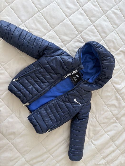 Продам куртка Nike на весну