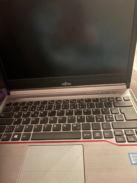 Лаптоп Lifebook Fujitsu E736