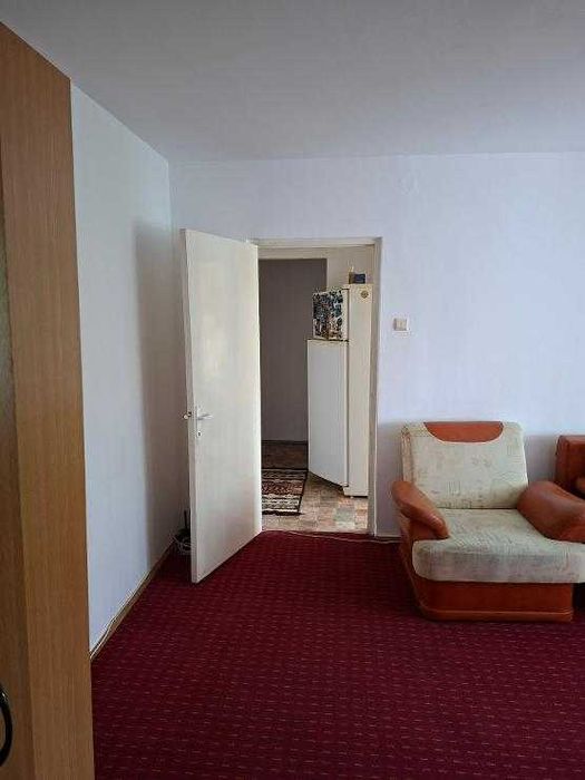 Inchiriez apartament 2 camere, semidecomandat, zona Florilor