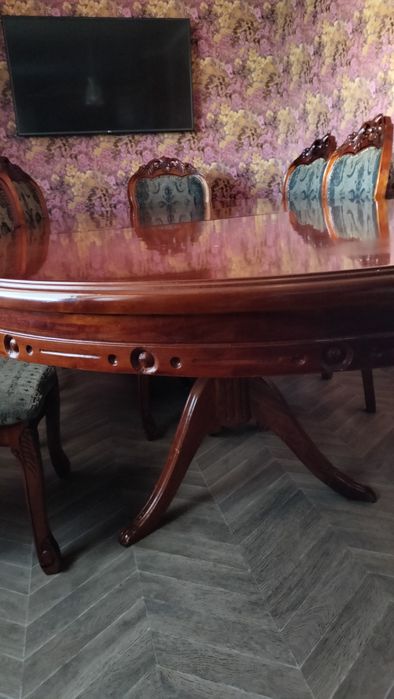 Продам гостиный стол со стульями