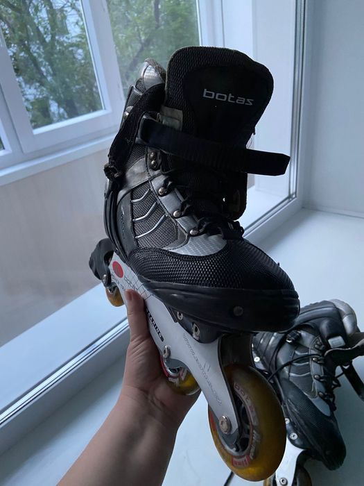 Взрослые роликовые коньки